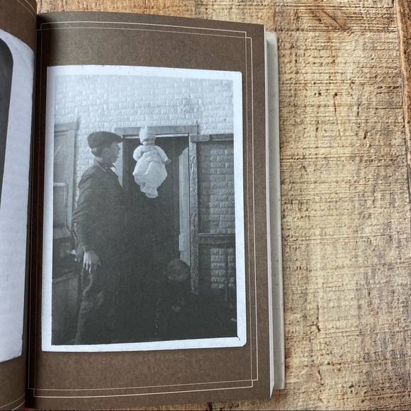 Miss Peregrine's Home for Peculiar Children Hardcover Book Spooky Atmospheric - Picture 3 of 5